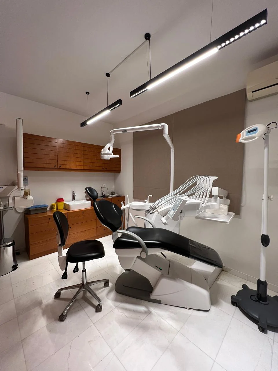 The dental chair and treatment room at the clinic